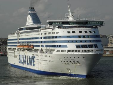 SILJA SERENADE väljumas Helsingi sadamast