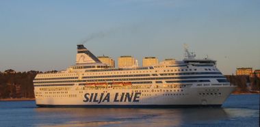 SILJA SYMPHONY Stockholmis sadamast väljumas