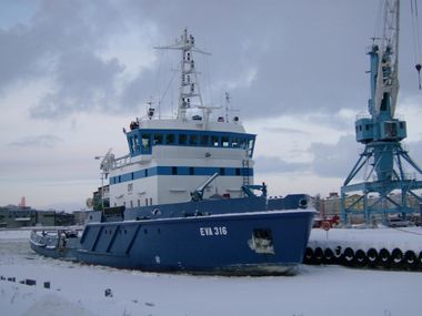 Mitmeotstarbeline laev EVA 316 Pärnu sadamas