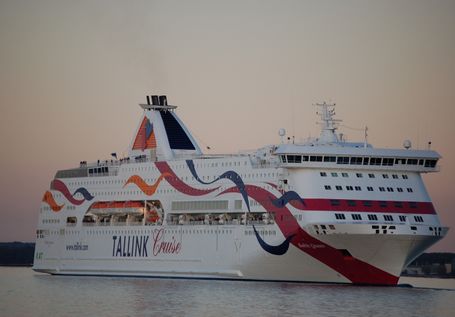BALTIC QUEEN Väljumas Tallinna Vanasadamast
