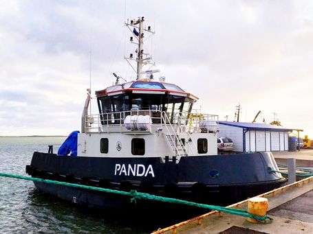 Pukser PANDA Roomassaare sadamas