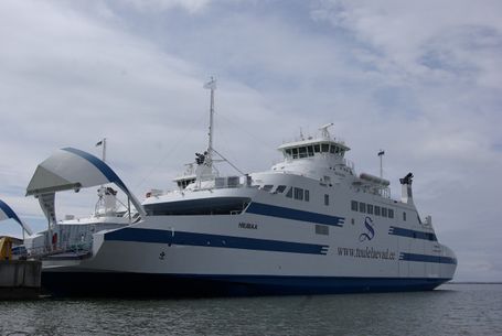Parvlaev HIIUMAA Rohuküla sadamas